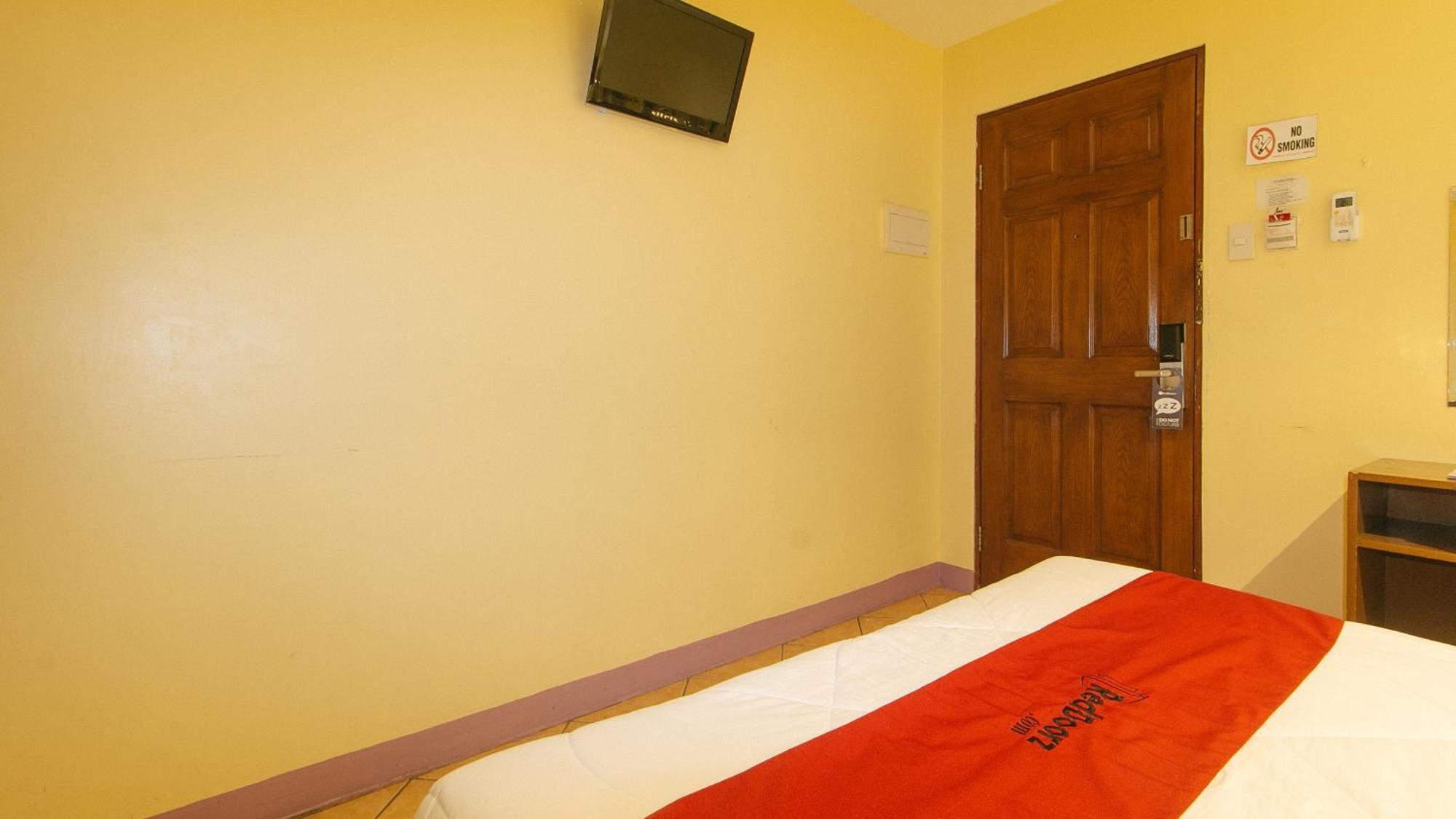 Reddoorz At Comfy Inn Ermita Manila Exterior photo