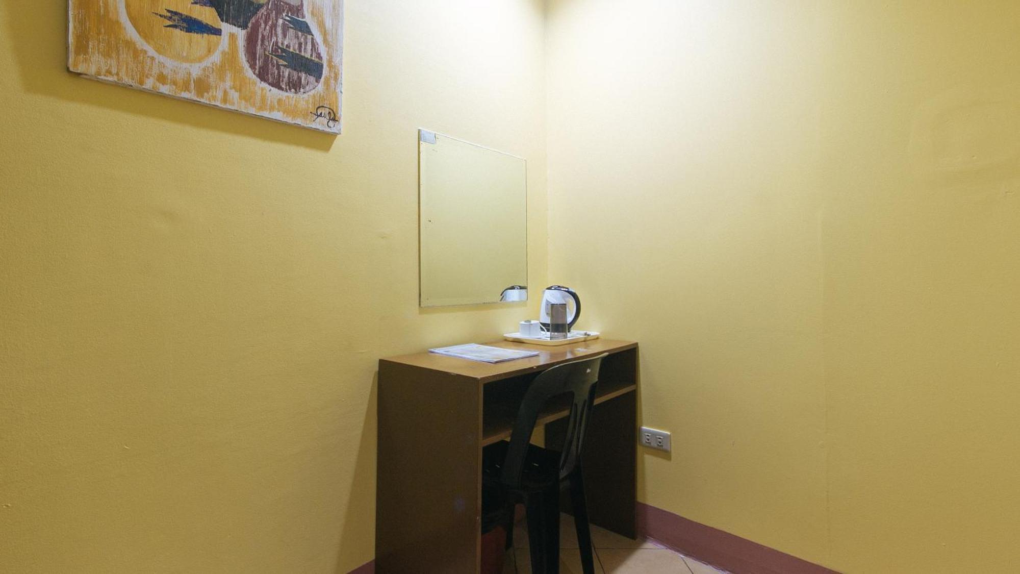Reddoorz At Comfy Inn Ermita Manila Exterior photo