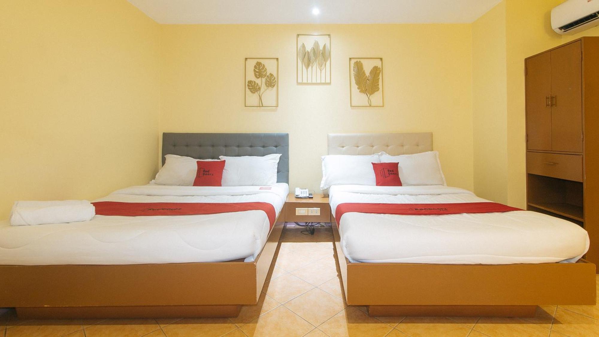 Reddoorz At Comfy Inn Ermita Manila Exterior photo