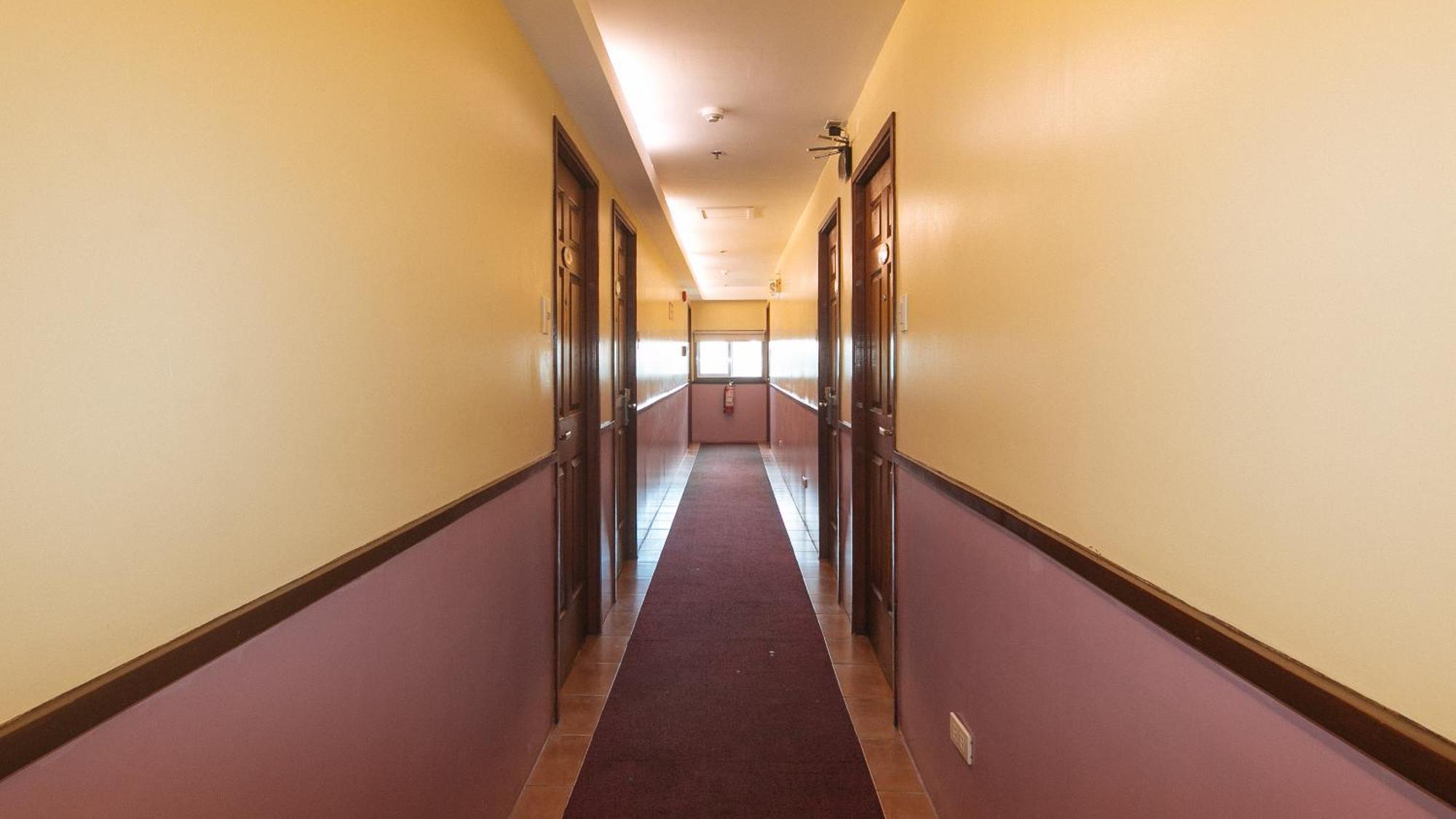 Reddoorz At Comfy Inn Ermita Manila Exterior photo