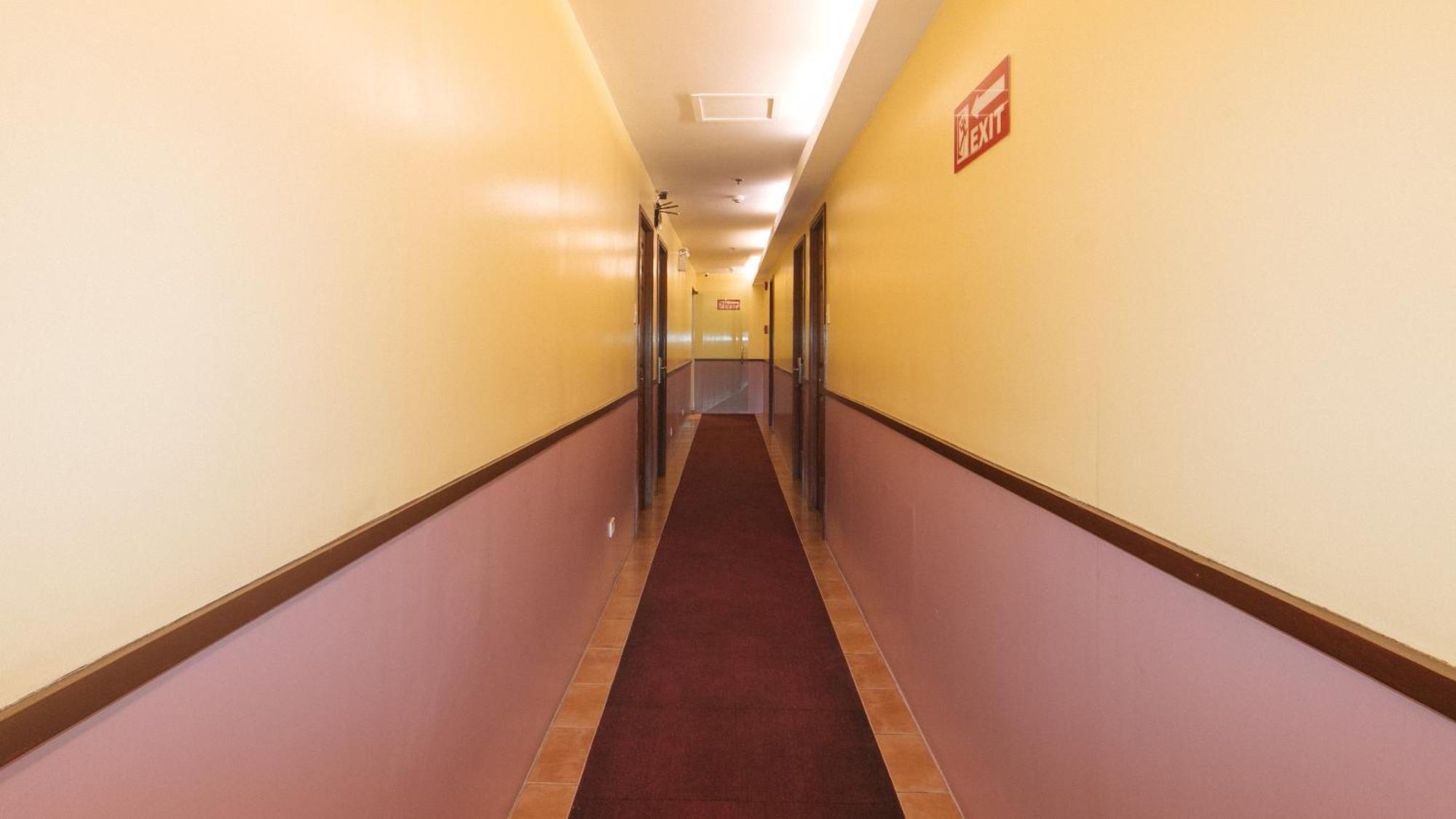 Reddoorz At Comfy Inn Ermita Manila Exterior photo